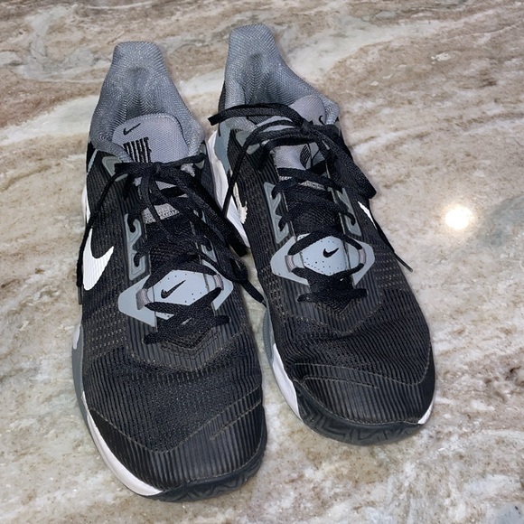 Nike Air Max basketball shoes - Picture 2 of 8